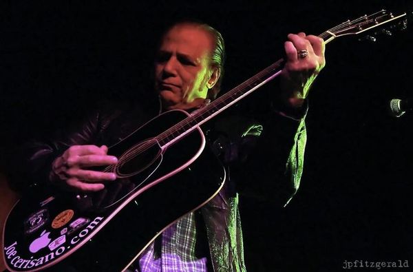 Joe Cerisano live with guitar